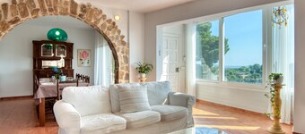 CASONA: Spacious family home with private pool in Pals