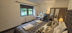 2 habitaciones, tabla de planchar con plancha y wifi gratis