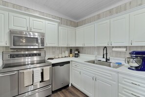 Micro-ondes, four, plaque de cuisson, lave-vaisselle