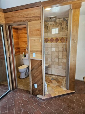 Hair dryer, towels - GlampCamp - Luxury Wall Tent & Bathhouse (Big Arm)