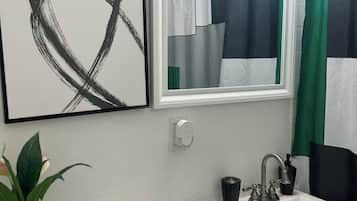 Toallas, jabón, papel de baño