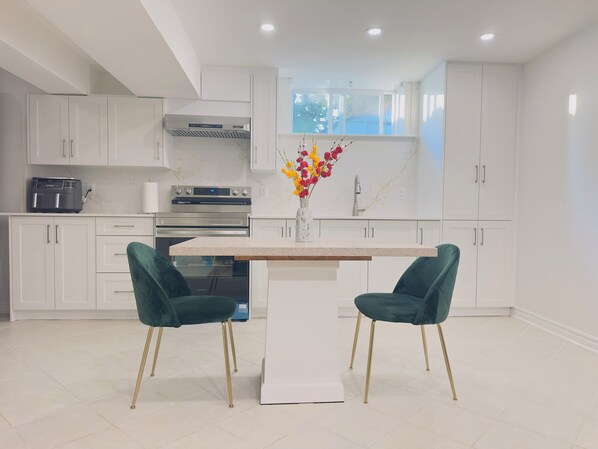 電子レンジ、オーブン、コンロ