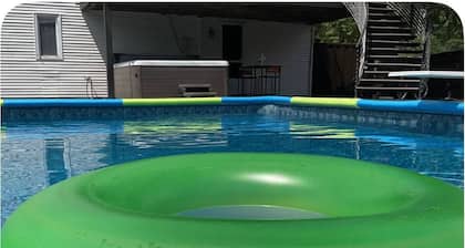 Pool & Jacuzzi Escape near Boston, Salem & Marketstreet Lynnfield