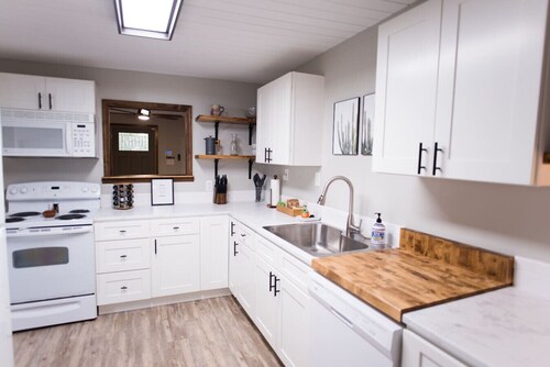 Country home, full kitchen, firepit, 11 mi to UTK.