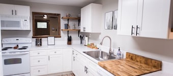 Country home, full kitchen, firepit, 11 mi to UTK.