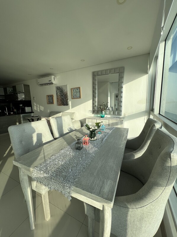 Comfort Apartment, Balcony, Beach View | Living area