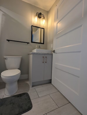 Towels, soap, toilet paper - Cozy Room in Halifax (Halifax)