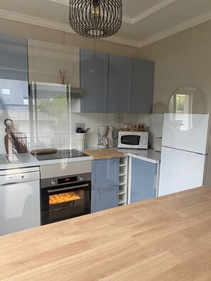 Microwave, oven, dishwasher - Charming one-bedroom apartment close to Conleau (Vannes)