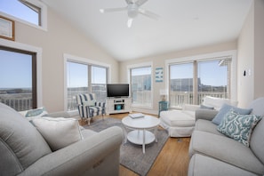 TV, peis, DVD-spiller og bøker