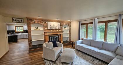 Marvelous 4-bedroom house in Anchorage with lake access, fully renovated in 2024