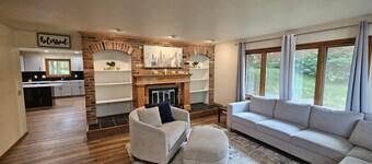 Marvelous 4-bedroom house in Anchorage with lake access, fully renovated in 2024