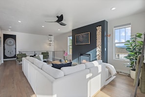 TV, fireplace