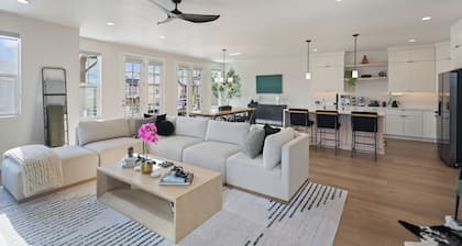 Minutes to Deer Valley East with Ski Run Views, Hot Tub, Sauna, Gym, Arcade