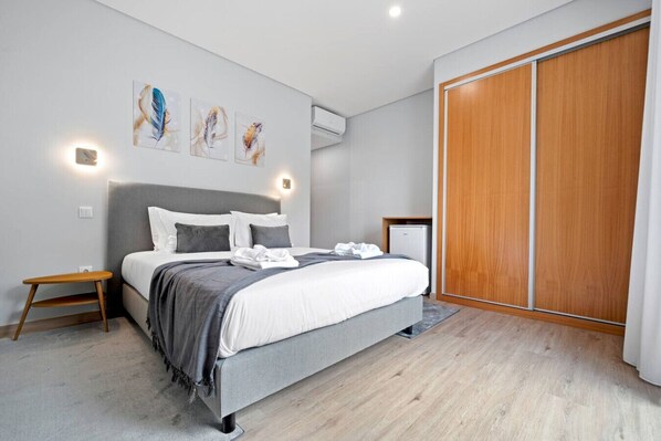 1 غرفة نوم ومكواة/لوح كي وواي فاي وملاءات أسرّة