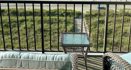 Oceanfront Paradise, Beautifully Decorated, Tons of Amenities, Clean, Unit D4