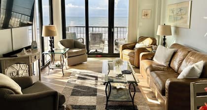 New Listing! Oceanfront, Clean, 3 BR/3 BTH, Crescent Sands- North Myrtle Beach