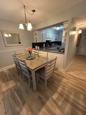 Dining -  Jan Available for Discounted Rate! 1/3 - 2/1! Direct Oceanfront, Clean, Unit D4 (North Myrtle Beach)