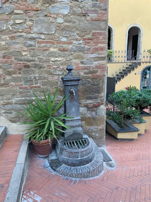 Exterior detail - Cozy cottage in Tuscan hill village with free parking and AC (Chianni)