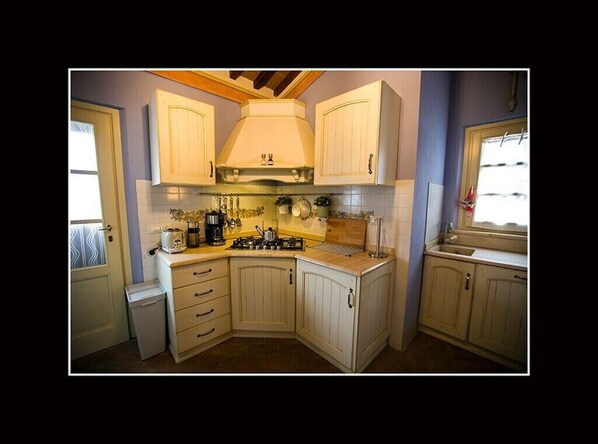 Microonde, forno, piano cottura, lavastoviglie