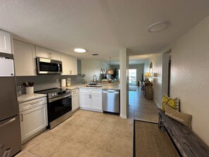 Mikrowelle, Ofen, Herdplatte, Geschirrspüler