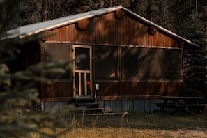 Exterior - Off-Grid Wilderness Cabin with Mountain Views, Hot Tub, Sauna & Canoes (Provincial Park)
