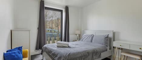 1 bedroom, iron/ironing board, internet, bed sheets