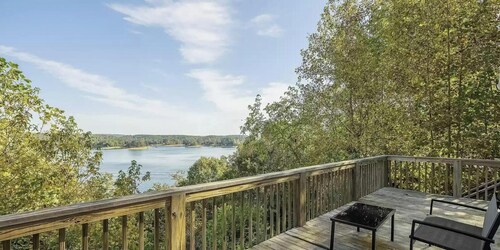 "Smith Lake Hideaway 4BR Waterfront w/ Panoramic Views . "