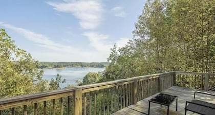 "Smith Lake Hideaway 4BR Waterfront w/ Panoramic Views . "