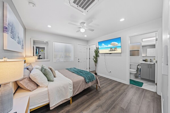 3 bedrooms, desk, iron/ironing board, free WiFi