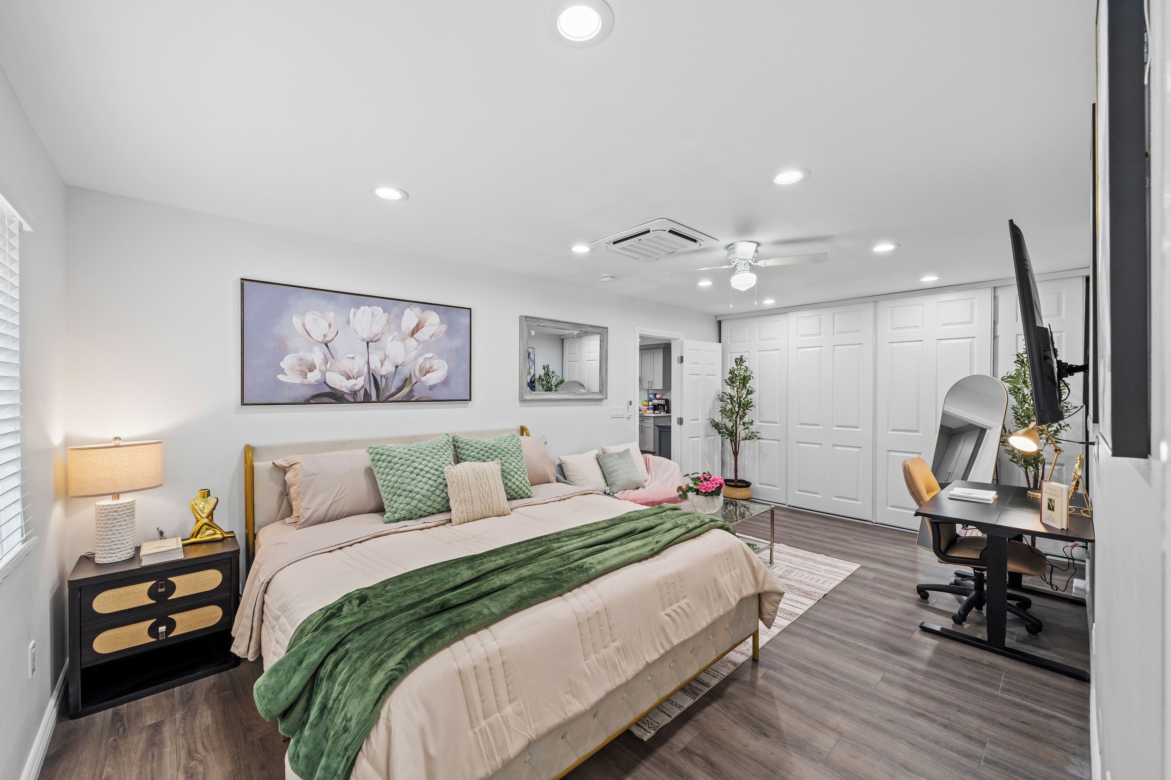 3 Schlafzimmer, Schreibtisch, Bügeleisen/Bügelbrett, kostenloses WLAN