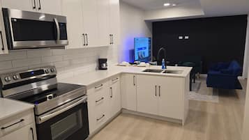 Micro-ondes, four, plaque de cuisson, lave-vaisselle