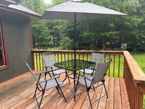 Outdoor dining - Sugar Maple Cabin, Otter Tail (Otter Tail)