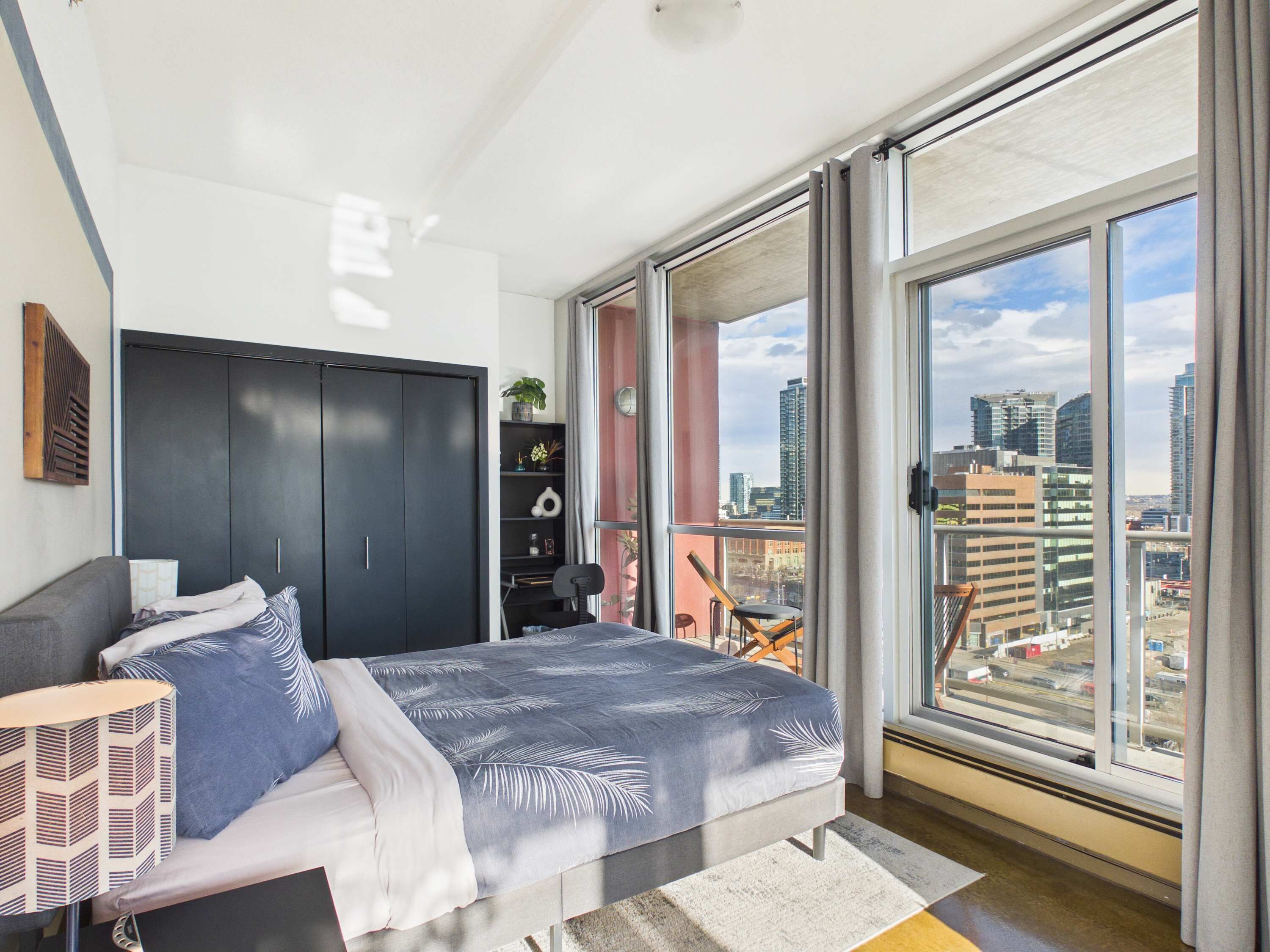 2 bedrooms, desk, iron/ironing board, travel crib