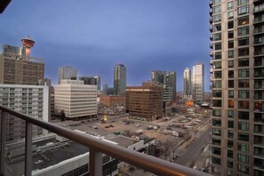 Property grounds - Modern Beltline Escape Sky-High Views DT Views (Calgary)