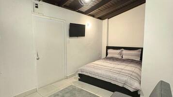 1 habitación, tabla de planchar con plancha, wifi y ropa de cama