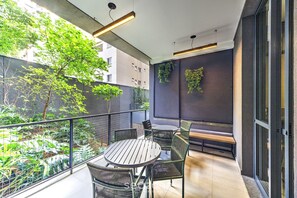Basic Apartment | Outdoor dining - Studio With Balcony 100m From Puc-pompeia Puq0208 (São Paulo)