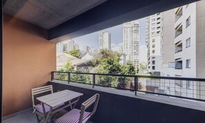 Basic Apartment | Outdoor dining