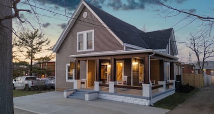 The Luxe/Pickleball/Basketball/ Hot Tub / 8 Mins to Horse Park