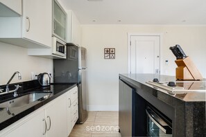 Basic Apartment | Private kitchen