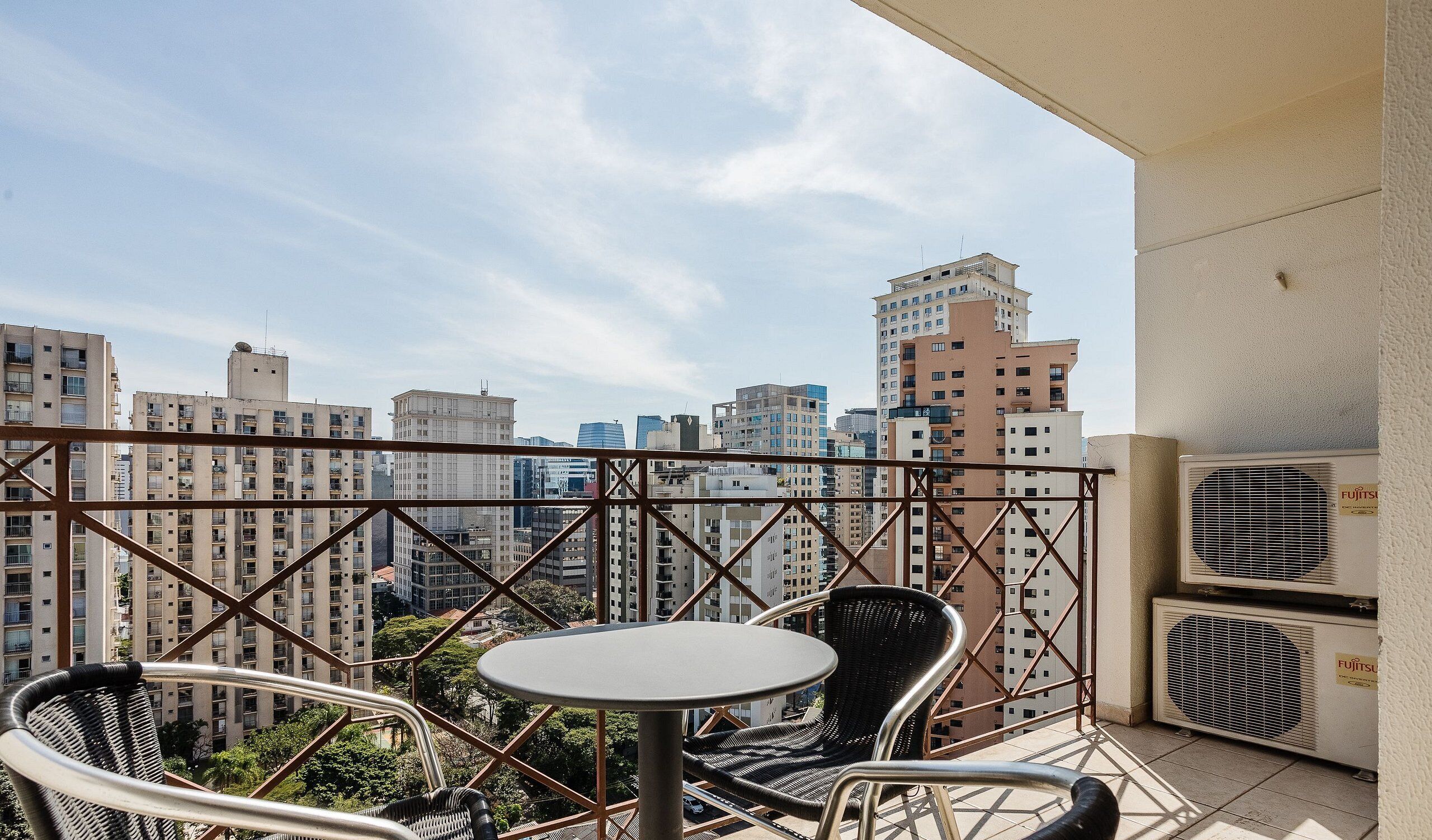 Basic Apartment | Outdoor dining