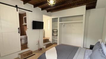 1 habitación, tabla de planchar con plancha, wifi gratis y ropa de cama