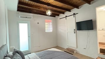1 habitación, tabla de planchar con plancha, wifi gratis y ropa de cama