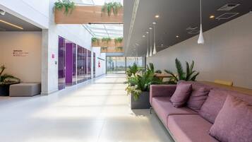 基础公寓 | 大堂