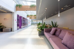 Basic Apartment | Lobby