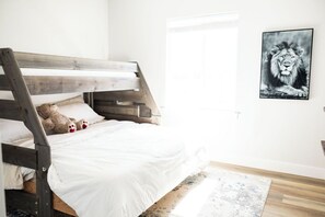 4 soverom, reiseseng for barn, wi-fi og sengetøy