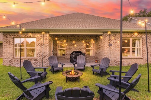 Hearth & Haven  4BR w/ Game Room + Fire Pit Walk to Foley Sports Complex
