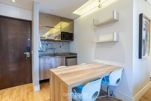 Basic Apartment | Dining