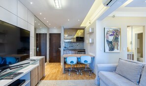 Appartement | Coin séjour | TV connectée de 32 pouces avec chaînes numériques