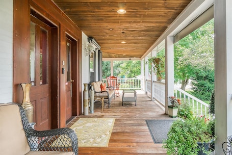 Terrace/patio. Ambassador Suite at Newaygo Bed & Breakfast