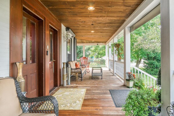 Terrace/patio - Phone Booth Room at Newaygo Bed & Breakfast (Newaygo)